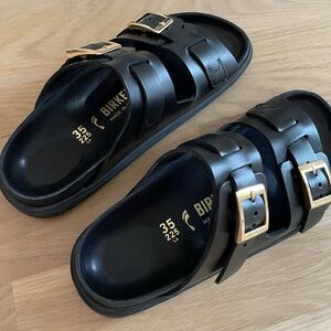 Black Birkenstocks size EU 35 / US 4-4.5
